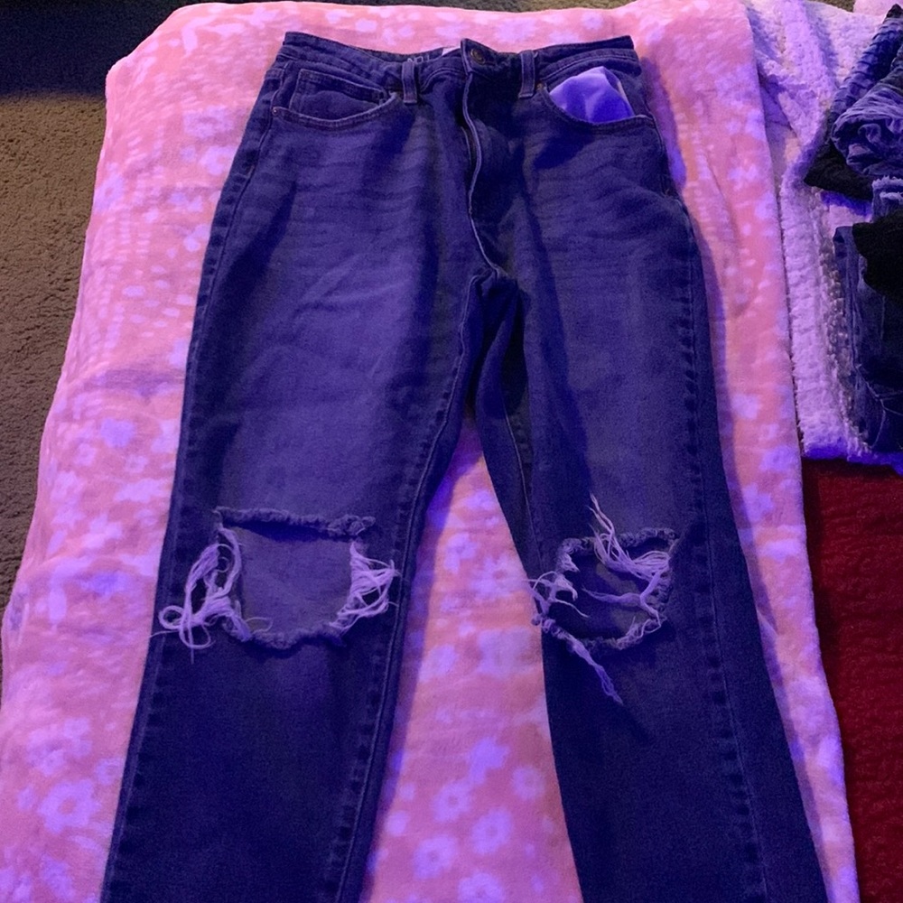 High rise ripped jeans